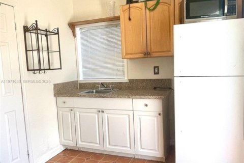 Immobilier commercial à louer à North Miami Beach, Floride: 41.81 m2 № 2042249 - photo 3