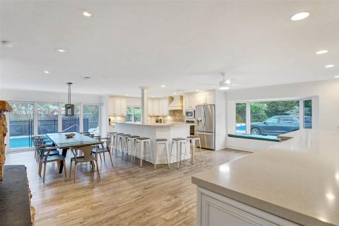 Villa ou maison à louer à Fort Lauderdale, Floride: 5 chambres, 258.08 m2 № 2180729 - photo 16