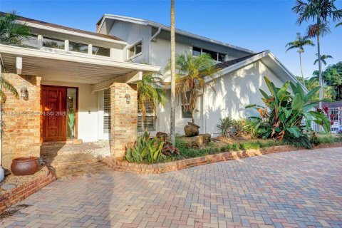 Villa ou maison à louer à Fort Lauderdale, Floride: 5 chambres, 258.08 m2 № 2180729 - photo 3