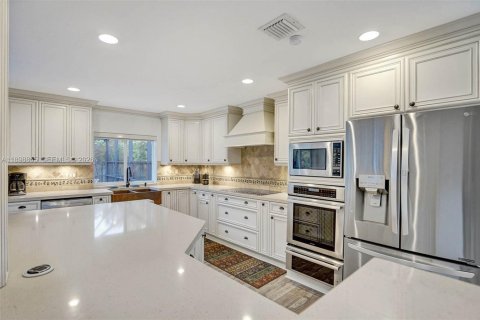 Villa ou maison à louer à Fort Lauderdale, Floride: 5 chambres, 258.08 m2 № 2180729 - photo 10