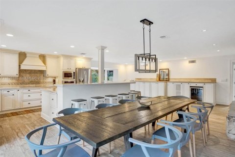 Villa ou maison à louer à Fort Lauderdale, Floride: 5 chambres, 258.08 m2 № 2180729 - photo 17