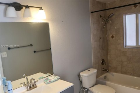 Villa ou maison à vendre à Miami, Floride: 3 chambres, 117.06 m2 № 1987302 - photo 8