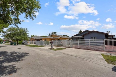 Villa ou maison à vendre à Miami, Floride: 3 chambres, 117.06 m2 № 1987302 - photo 5