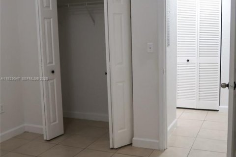 Villa ou maison à vendre à Miami, Floride: 3 chambres, 117.06 m2 № 1987302 - photo 19