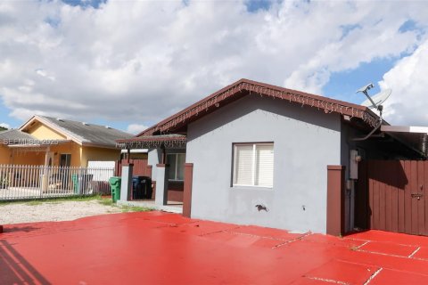 Villa ou maison à vendre à Miami, Floride: 3 chambres, 117.06 m2 № 1987302 - photo 1