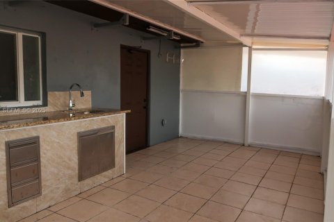 Villa ou maison à vendre à Miami, Floride: 3 chambres, 117.06 m2 № 1987302 - photo 15