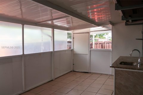 Villa ou maison à vendre à Miami, Floride: 3 chambres, 117.06 m2 № 1987302 - photo 12