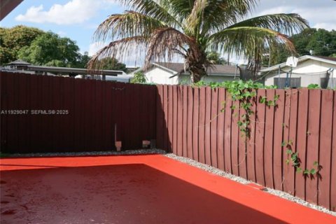 Villa ou maison à vendre à Miami, Floride: 3 chambres, 117.06 m2 № 1987302 - photo 16