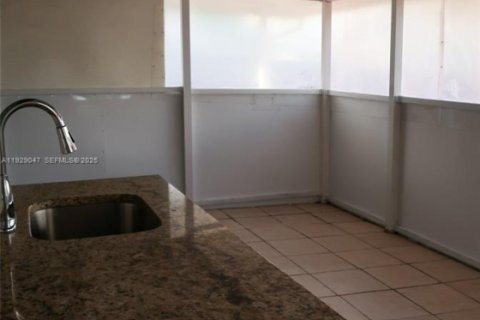 Villa ou maison à vendre à Miami, Floride: 3 chambres, 117.06 m2 № 1987302 - photo 14