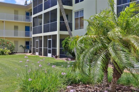 Condominio en Daytona Beach, Florida, 1 dormitorio № 2105107