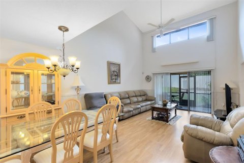 Condominio en venta en Apopka, Florida, 2 dormitorios, 122.26 m2 № 1767819 - foto 3