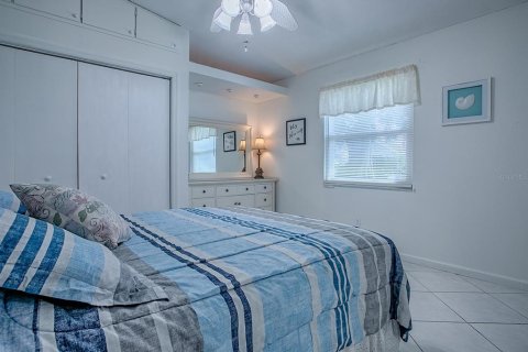 House in The Villages, Florida 2 bedrooms, 106.28 sq.m. № 1819324 - photo 20