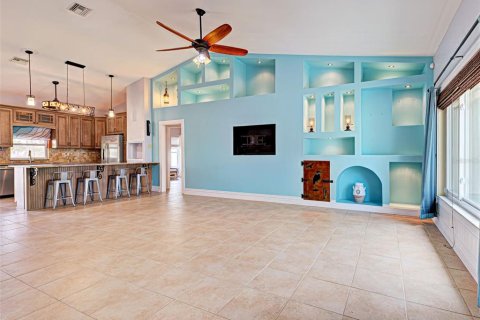 House in Port Charlotte, Florida 3 bedrooms, 181.9 sq.m. № 1821463 - photo 9