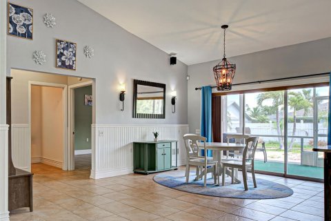 House in Port Charlotte, Florida 3 bedrooms, 181.9 sq.m. № 1821463 - photo 22
