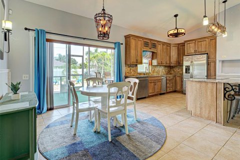 House in Port Charlotte, Florida 3 bedrooms, 181.9 sq.m. № 1821463 - photo 20