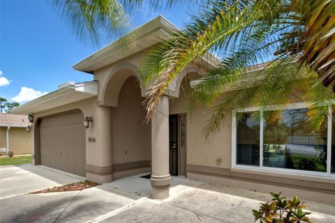House in Port Charlotte, Florida 3 bedrooms, 181.9 sq.m. № 1821463 - photo 4