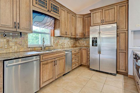 House in Port Charlotte, Florida 3 bedrooms, 181.9 sq.m. № 1821463 - photo 17