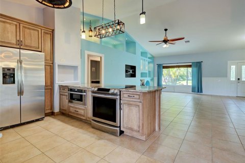 House in Port Charlotte, Florida 3 bedrooms, 181.9 sq.m. № 1821463 - photo 16