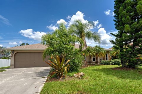House in Port Charlotte, Florida 3 bedrooms, 181.9 sq.m. № 1821463 - photo 1