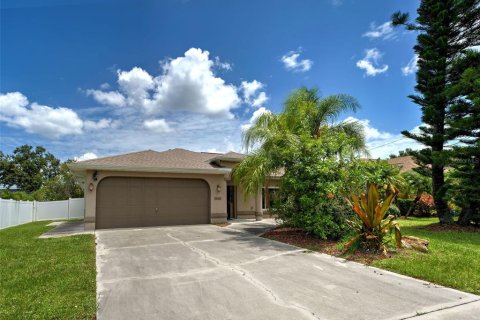 House in Port Charlotte, Florida 3 bedrooms, 181.9 sq.m. № 1821463 - photo 2