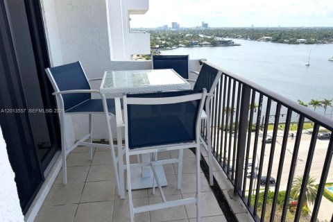 Condominio en alquiler en Hollywood, Florida, 1 dormitorio, 110.55 m2 № 2075938 - foto 2