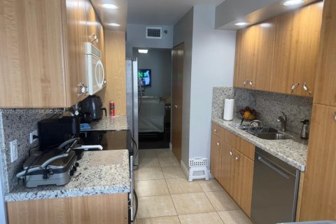 Condominio en alquiler en Hollywood, Florida, 1 dormitorio, 110.55 m2 № 2075938 - foto 4