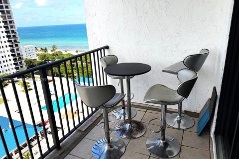 Condominio en alquiler en Hollywood, Florida, 1 dormitorio, 110.55 m2 № 2075938 - foto 3