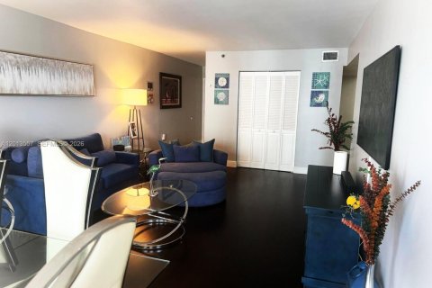 Condominio en alquiler en Hollywood, Florida, 1 dormitorio, 110.55 m2 № 2075938 - foto 5