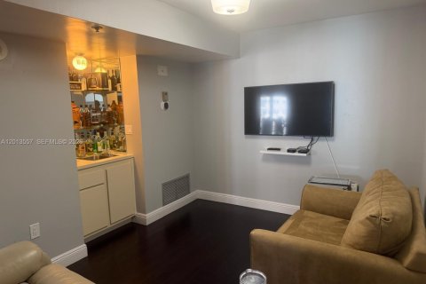 Condominio en alquiler en Hollywood, Florida, 1 dormitorio, 110.55 m2 № 2075938 - foto 8