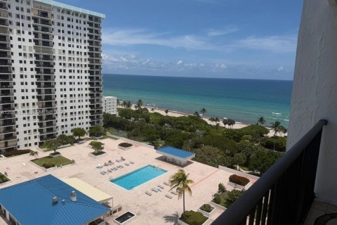 Condominio en Hollywood, Florida, 1 dormitorio  № 2075938