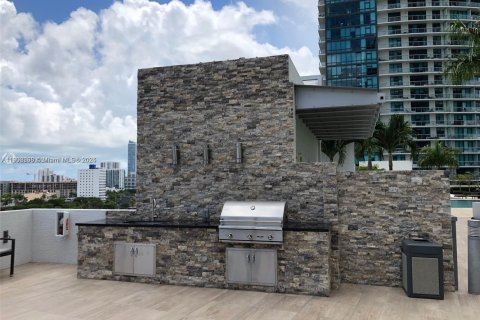 Condo in Miami, Florida, 1 bedroom  № 1956888 - photo 21