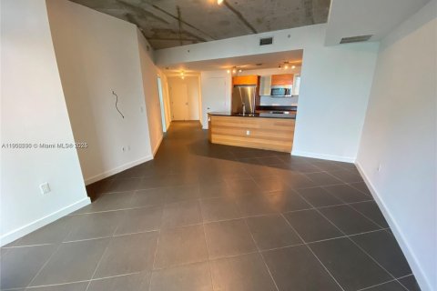 Condo in Miami, Florida, 1 bedroom  № 1956888 - photo 7