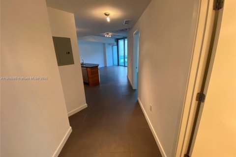 Condo in Miami, Florida, 1 bedroom  № 1956888 - photo 11