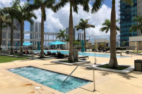 Condo in Miami, Florida, 1 bedroom  № 1956888 - photo 18