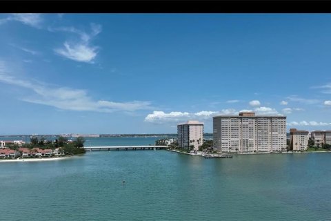Condominio en alquiler en Saint Petersburg, Florida, 2 dormitorios, 109.16 m2 № 1828468 - foto 1