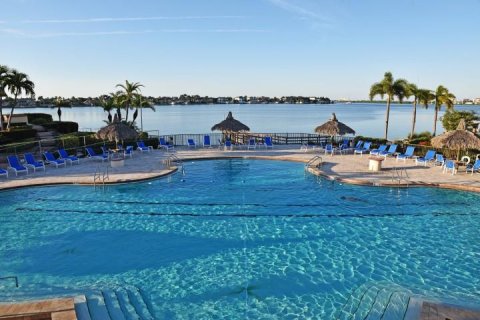 Condominio en alquiler en Saint Petersburg, Florida, 2 dormitorios, 109.16 m2 № 1828468 - foto 13