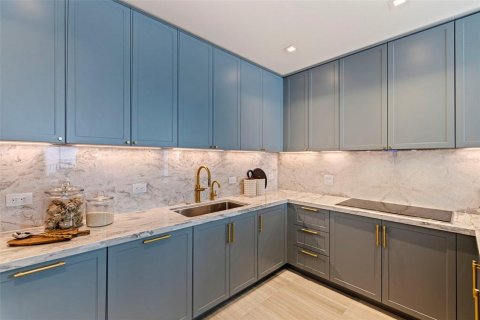 Condo in Tampa, Florida, 3 bedrooms № 2386773 - photo 29
