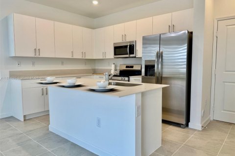 Снять в аренду виллу или дом в Хомстед, Флорида 4 спальни, 174.19м2, № 1922272 - фото 26