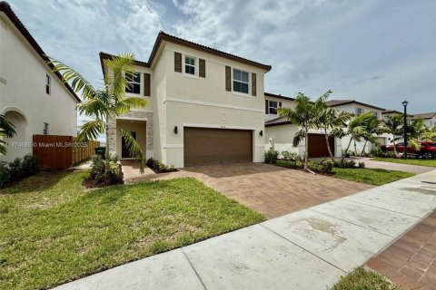 Снять в аренду виллу или дом в Хомстед, Флорида 4 спальни, 174.19м2, № 1922272 - фото 18