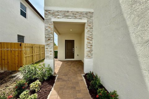 Снять в аренду виллу или дом в Хомстед, Флорида 4 спальни, 174.19м2, № 1922272 - фото 20