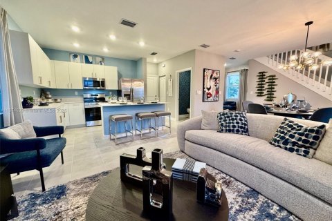 Снять в аренду виллу или дом в Хомстед, Флорида 4 спальни, 174.19м2, № 1922272 - фото 4