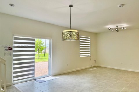 Снять в аренду виллу или дом в Хомстед, Флорида 4 спальни, 174.19м2, № 1922272 - фото 3