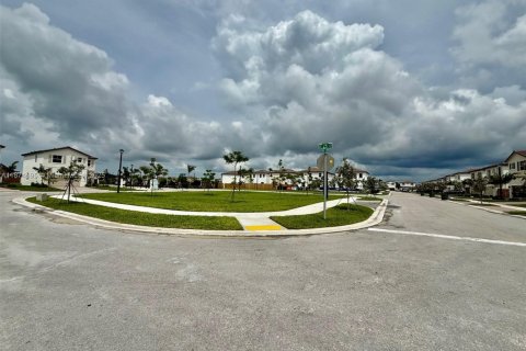 Снять в аренду виллу или дом в Хомстед, Флорида 4 спальни, 174.19м2, № 1922272 - фото 17