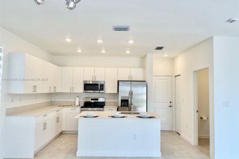 Снять в аренду виллу или дом в Хомстед, Флорида 4 спальни, 174.19м2, № 1922272 - фото 25