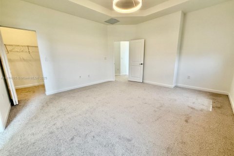 Снять в аренду виллу или дом в Хомстед, Флорида 4 спальни, 174.19м2, № 1922272 - фото 7