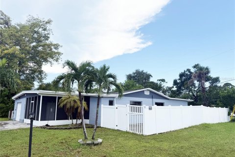 Duplex à Pinellas Park, Floride 3 chambres, 164.16 m2 № 2306433