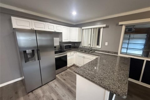 Dúplex en venta en Pinellas Park, Florida, 3 dormitorios, 164.16 m2 № 2306433 - foto 24