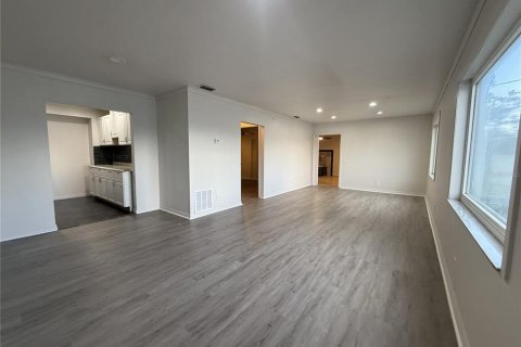 Dúplex en venta en Pinellas Park, Florida, 3 dormitorios, 164.16 m2 № 2306433 - foto 4
