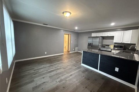 Dúplex en venta en Pinellas Park, Florida, 3 dormitorios, 164.16 m2 № 2306433 - foto 21