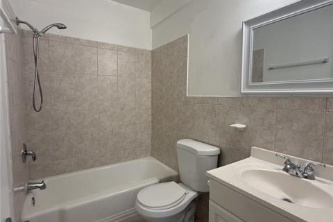 Dúplex en venta en Pinellas Park, Florida, 3 dormitorios, 164.16 m2 № 2306433 - foto 25